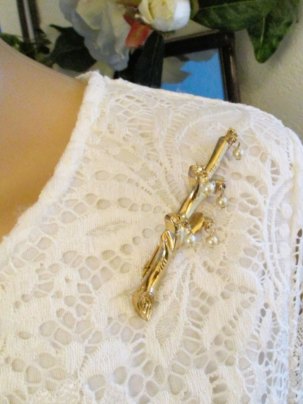 VINTAGE Gold Plate Branch Brooch: Faux Pearl Rhinestone Dangle Jewelry - Picture 3 of 15